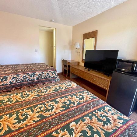 Regency Inn Lakeport Exterior photo