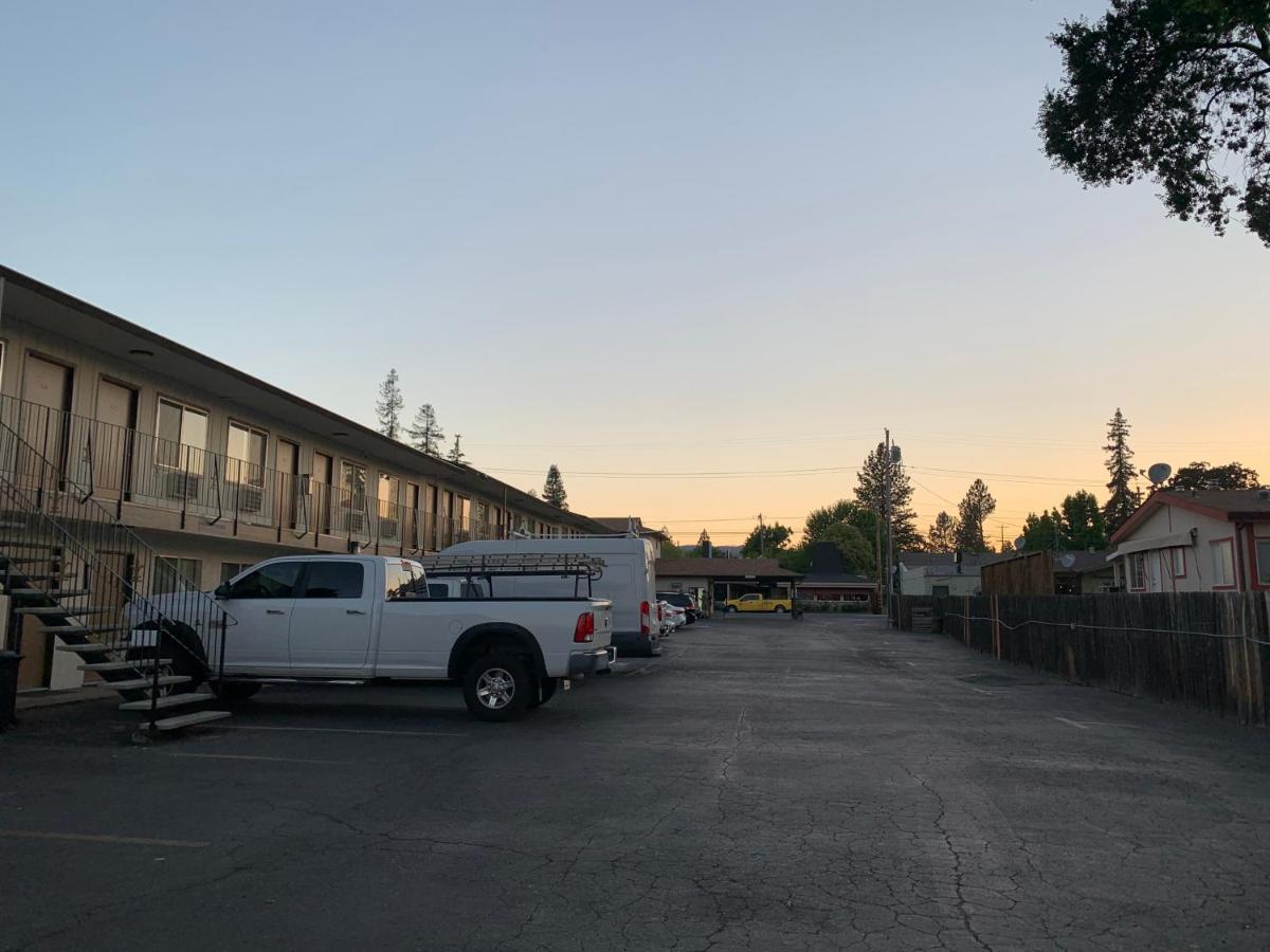 Regency Inn Lakeport Exterior photo
