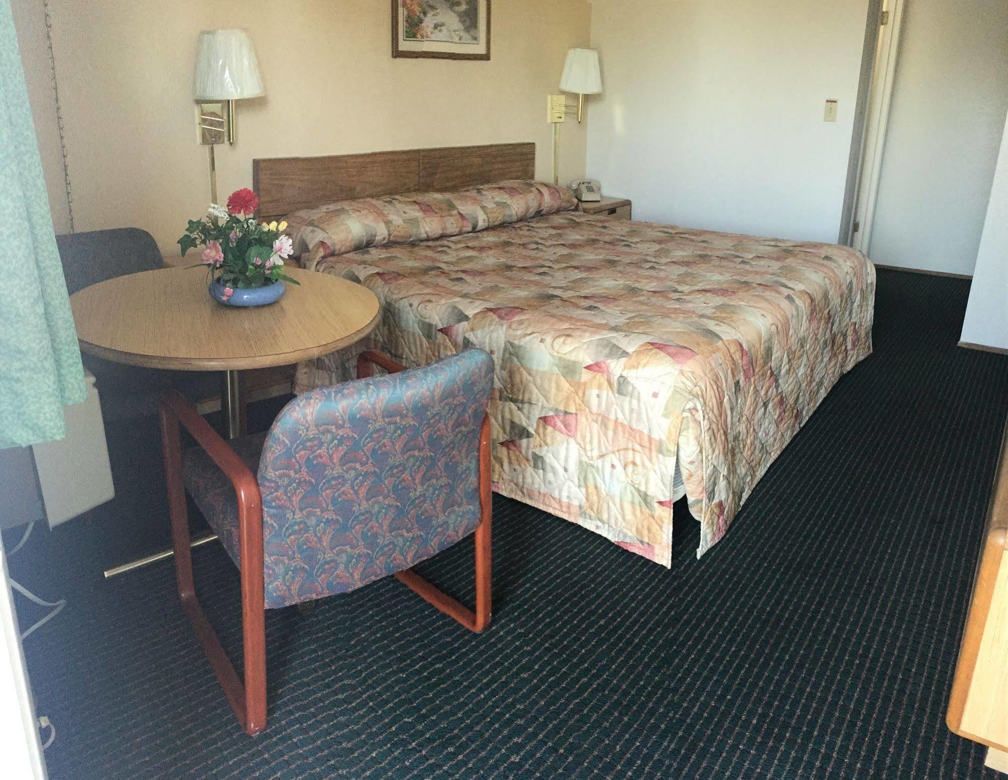 Regency Inn Lakeport Exterior photo